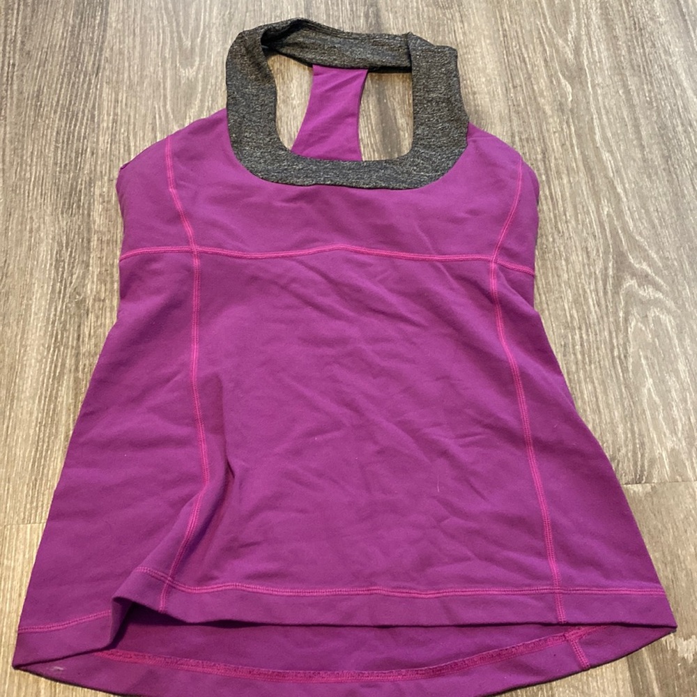 Lululemon shirt with built-in bra size 6-8 no tags